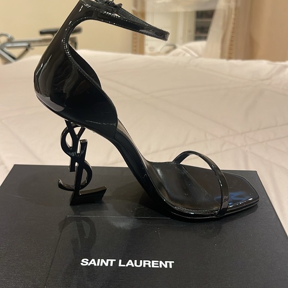 Yves Saint Laurent
Opyum YSL Logo-Heel Sandals with Black Hardware - Picture 3 of 5